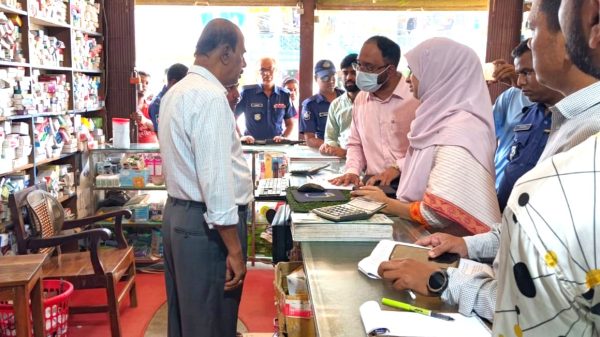 রামগড়ে নিয়ম না মেনে অ্যান্টিবায়োটিক প্রেসক্রাইব, তিনজনকে জরিমানা