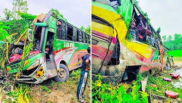 গোপালগঞ্জে বাস খাদে পড়ে নিহত ৩, আহত অন্তত ২০