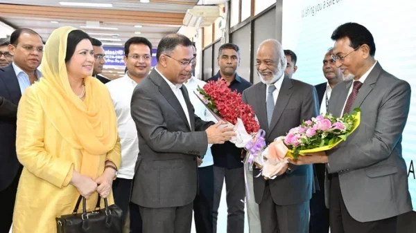 জাতিসংঘ অধিবেশন শেষে দেশে ফিরেছেন প্রধানমন্ত্রী