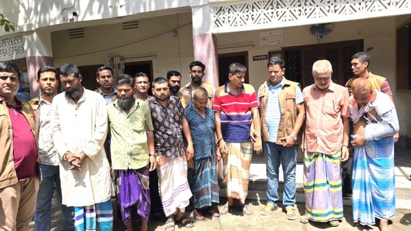 রাজশাহীর কারুশ্রী জুয়েলার্সে চুরি: স্বর্ণ ব্যবসায়ীসহ গ্রেপ্তার ৮